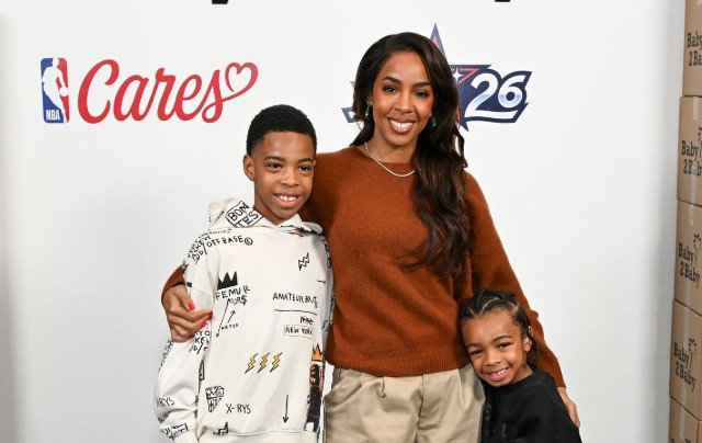 KELLY ROWLAND AND SONS VOLUNTEER AT BABY2BABY ALL-STAR DAY OF SERVICE